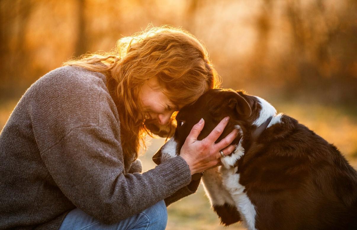 Hundetrainerin mit Hund